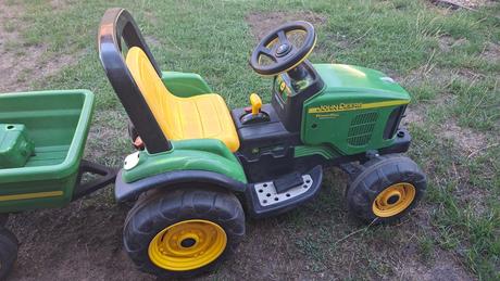 Traktor peg-perego na baterku,