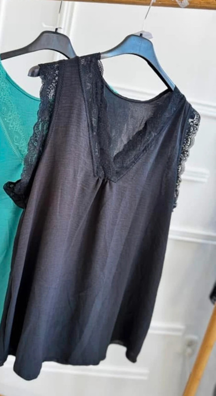 Čierne tielko s čipkou, 