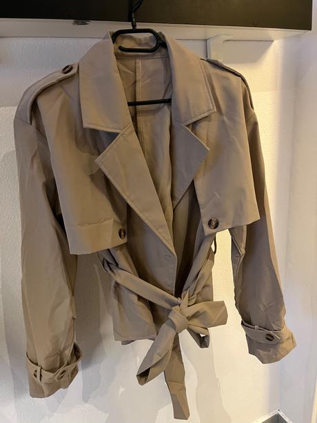 Dámsky krátky jesenný trenčkot, 36