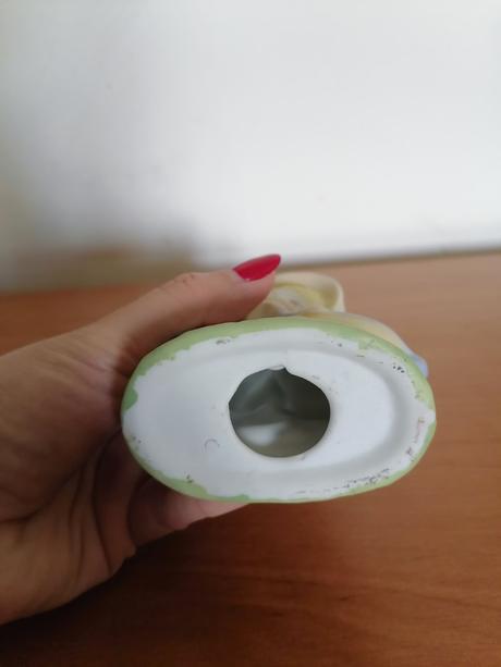 Porcelánová soška dievčatko s kočíkom, 