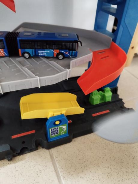 Hot wheels garáž/ parkovací dom, 