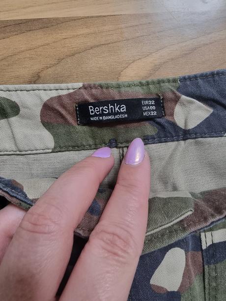 Maskacove nohavice, bershka,32