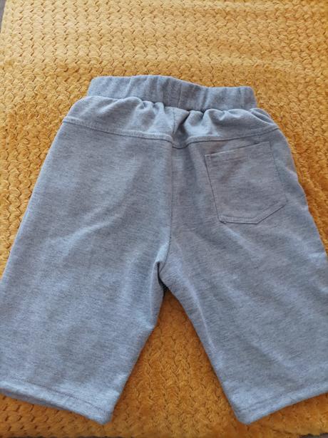 Športové sivé kraťasy, 134