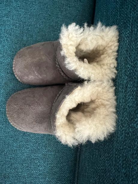 Teplé čižmičky, <17