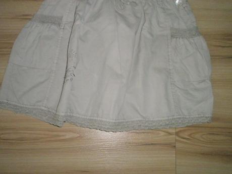 Šatočky s čipkami, 98