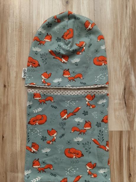 Obojstranný set čiapky a nákrčníka s líštičkami, 48