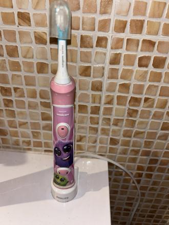 Elektrická zubná kefka philips sonicare,