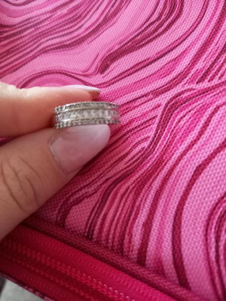 Strieborný prsteň s kamienkami, 