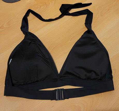 Vystužený vrch plaviek, m