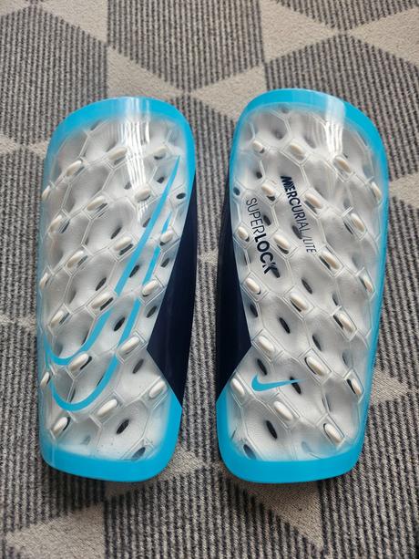 Chráničke nike mercurial,