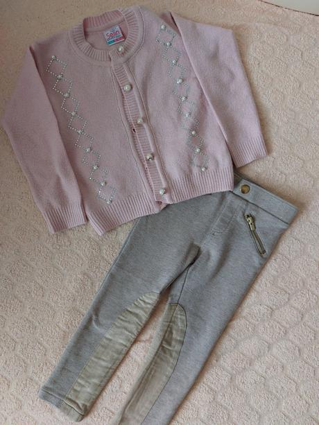 Svetrik s perlickami+leginky grátis, 86