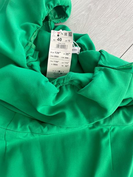 Zelene šaty s volánom, reserved,40