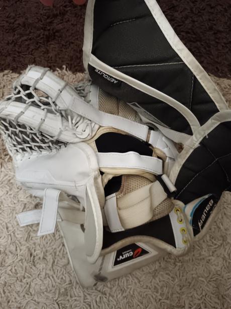 Brankárska hokejova výstroj, bauer,s
