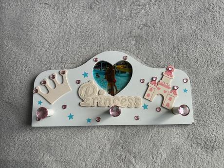 Drevený vešiak princess, 