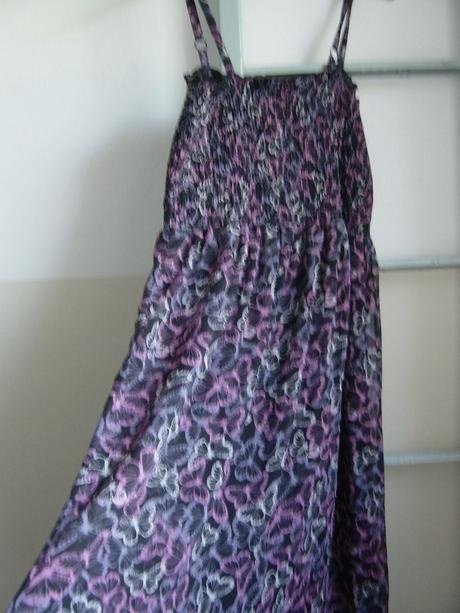 Letné šaty na ramienka, 46