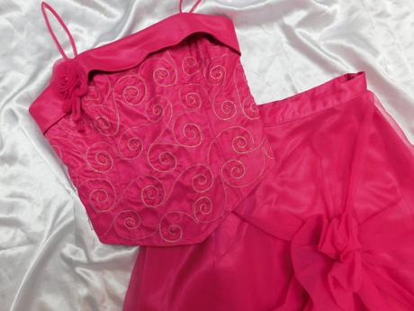 Velmi pekny komplet na slavnost, 32