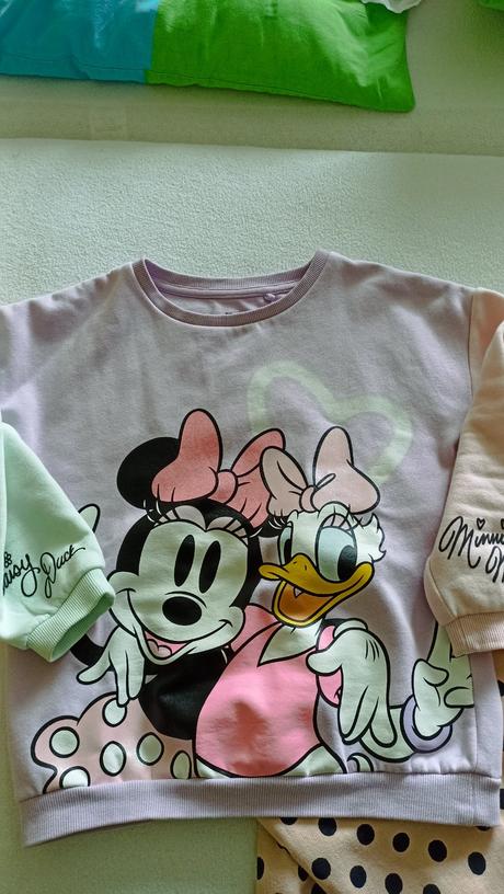 3x mikina cez hlavu veľ. 122, sinsay,122