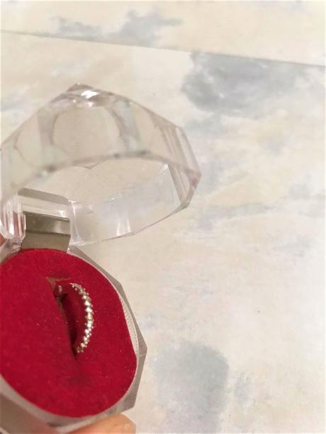 Zlaté náušnice so zirkónmi,