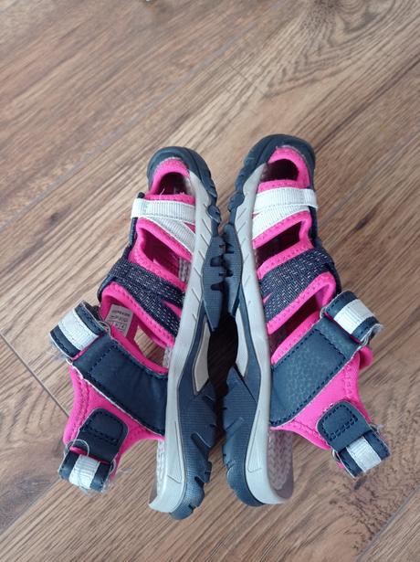 Športové sandále, 28