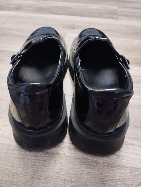 Lakované topánky, 35