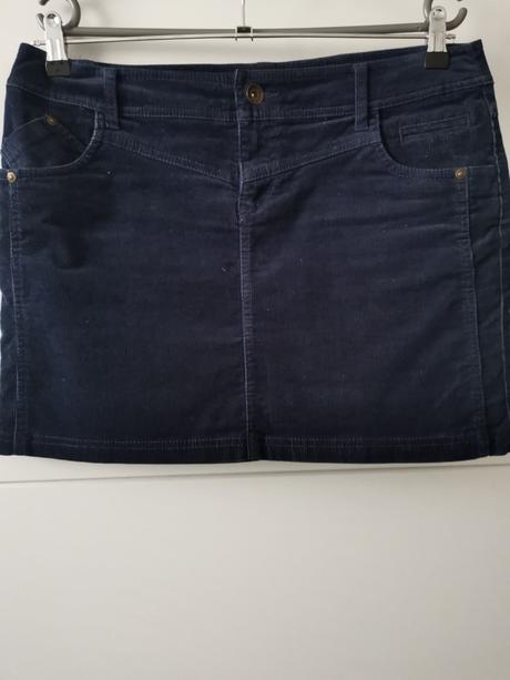 Menčestrová sukňa, 40