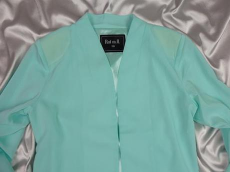 Kvalitné bledozelené sako, s