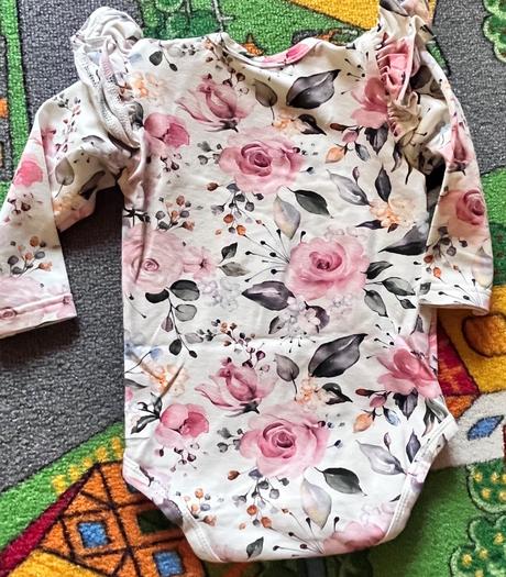 Prenadherne body top stav s volanikmi, 68