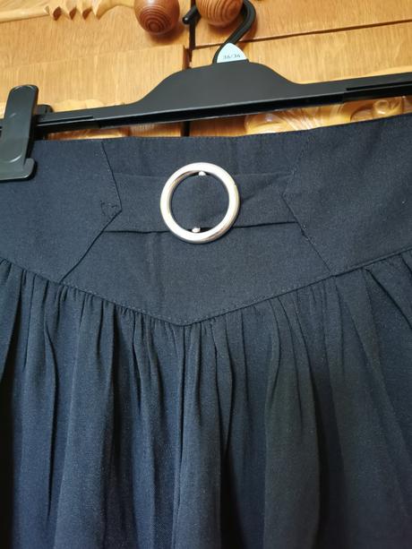 Čierna bavlnená sukňa, l