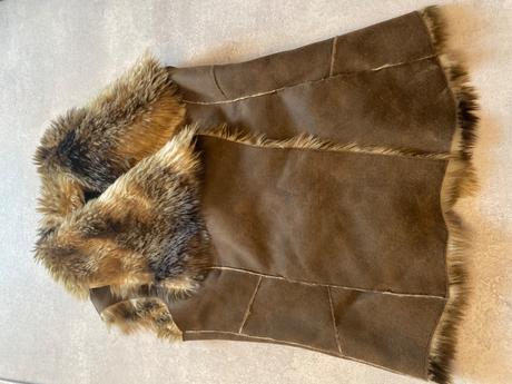 Kozusinova vesta per una, s