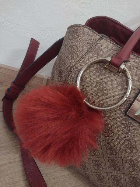 Kabelka guess, guess