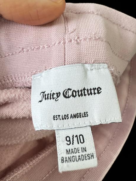 Dievčenské tepláky, 146