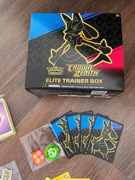 Pokémon originál crown zenith 50 kartičiek + obsah,