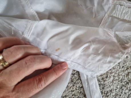 Slavnostné šaty, 80