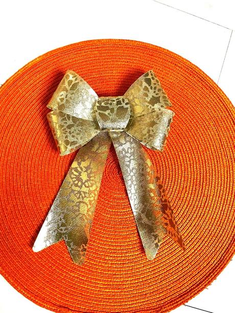 Zlatá vianočná mašľa,