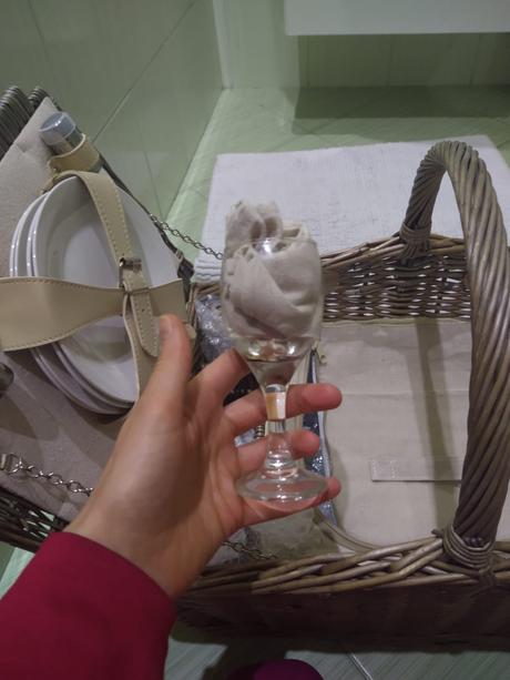 Prútený piknikový kôš,