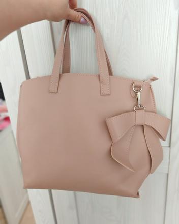 Pudrová ružová kabelka, 