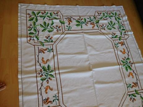 Obrus bavlnený-133 cm  x 163 cm  veveričky,, 