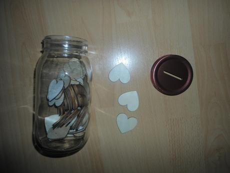 60ks drevennych srdiečok v sklennom pohári, 