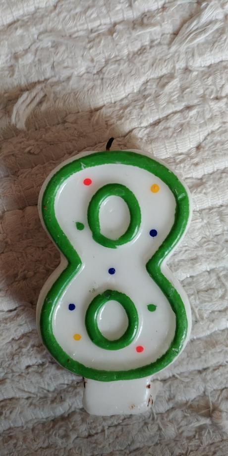 Sviecka na 8 rokov darujem k obj.,