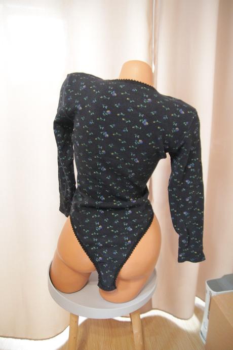 Tmavo modrý kvietkovaný top, m, m