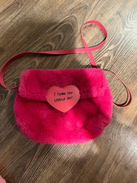 Kožušinove kabelky, reserved