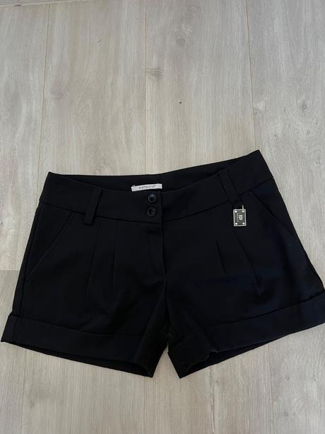 Čierne dámske šortky, s