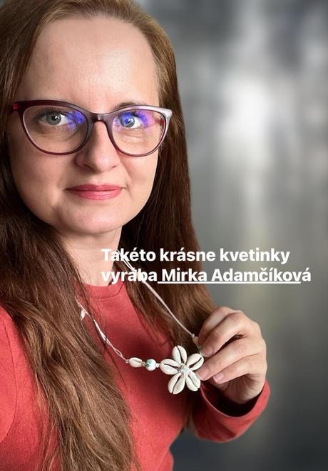 Náhrdelník z mušlí s kvietkom, 