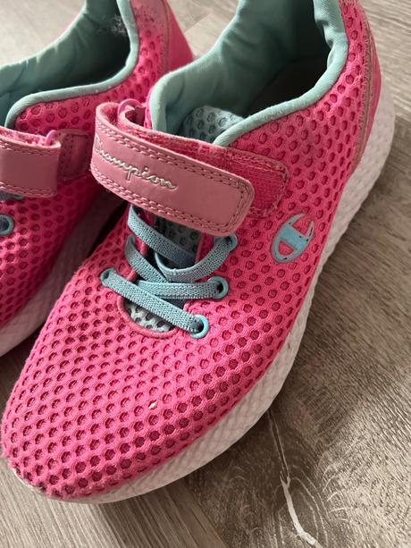 Ruzove tenisky, champion,34