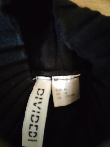 Priliehavy top divided, pekne formuje postavu, m