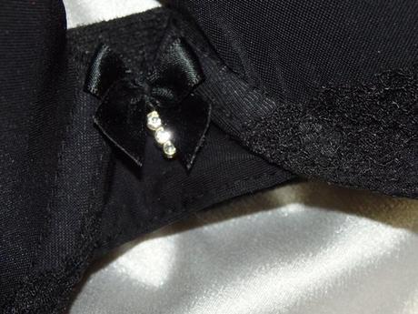 Kvalitná čierna podprsenka, 60d