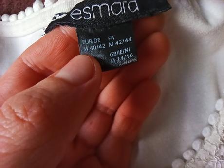 Biely top s cipkou, esmara,m