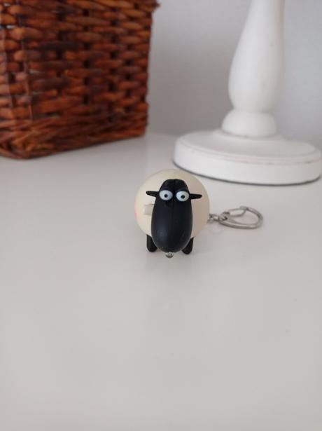 Originálne svietiaci prívesok na kľúče so zvukom,