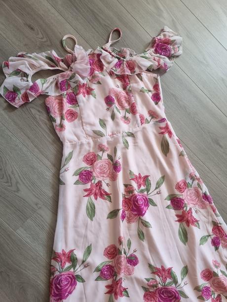 Letné šaty s odhalenými pleciami, esmara,36