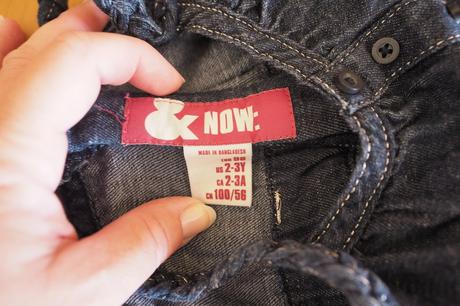 Rifľové šaty so zaväzovaním vzadu, 98